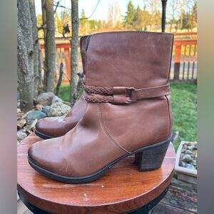 Umberto Raffini Size 42 Chestnut Ankle Boots with Braided Detail. Very Soft!